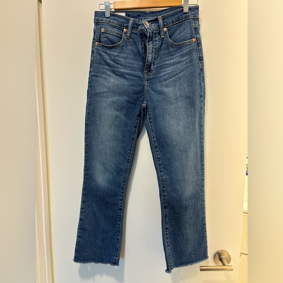 GAP Kickfit high-rise cropped jeans with raw hem - Picture 1 of 3